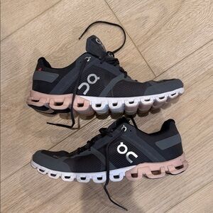 On Running Cloud Sneakers Women’s 10 | Black Swiss Engineering Running Shoes